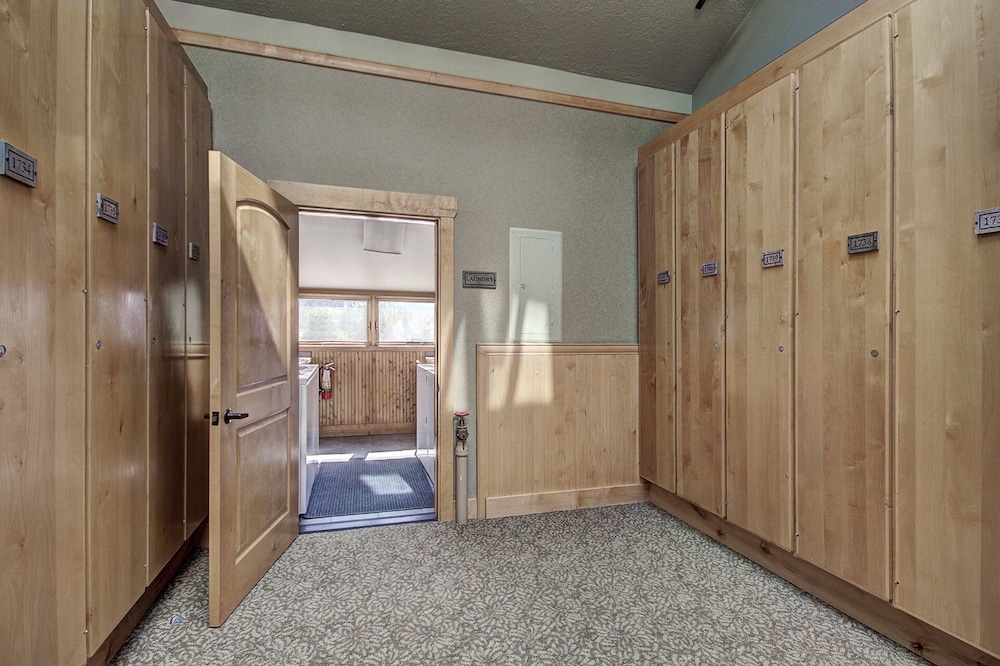 1733 Lenawee 4 Bedroom Condo