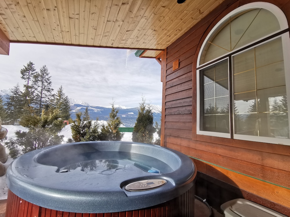 Cedar House Restaurant & Chalets