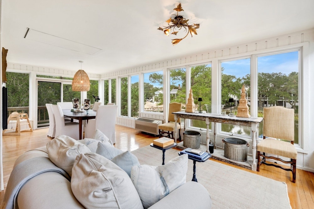 Sunny Pointe 4 Bedroom Home
