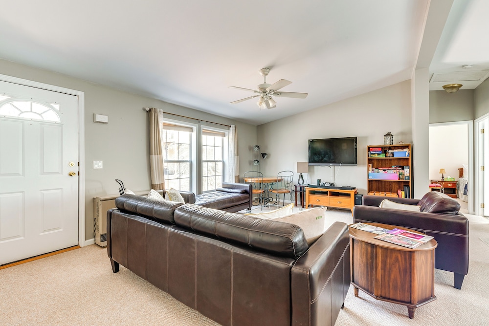 Family Home in Arrowhead Lake w/ Fire Pit!