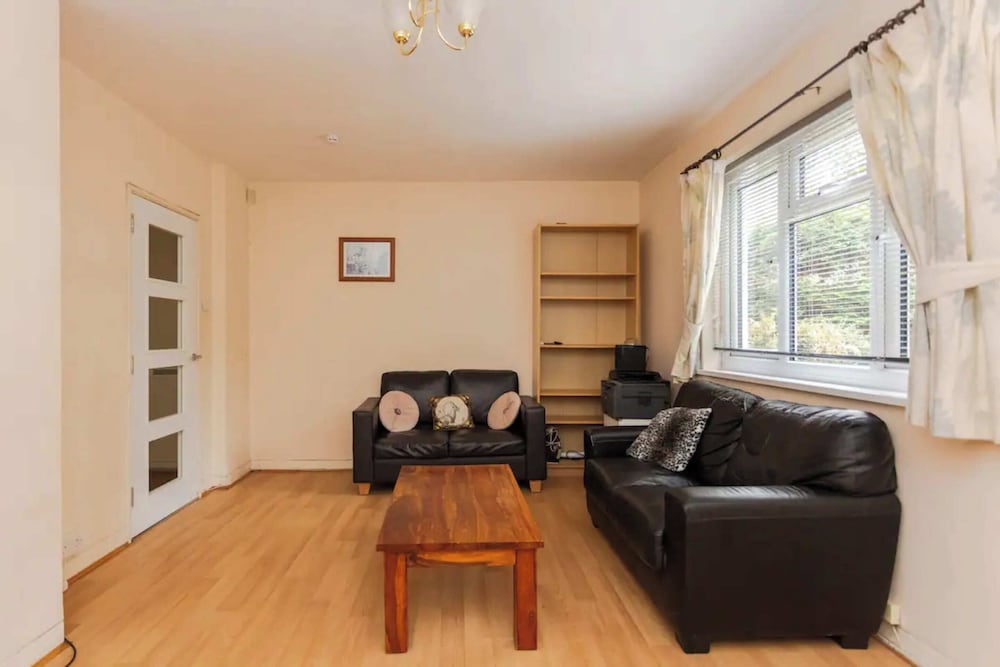 Homely 3 Bedroom House With a Garden