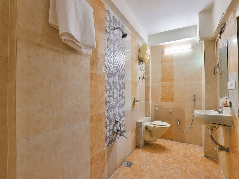 OYO 14942 Hotel Maple Leaf