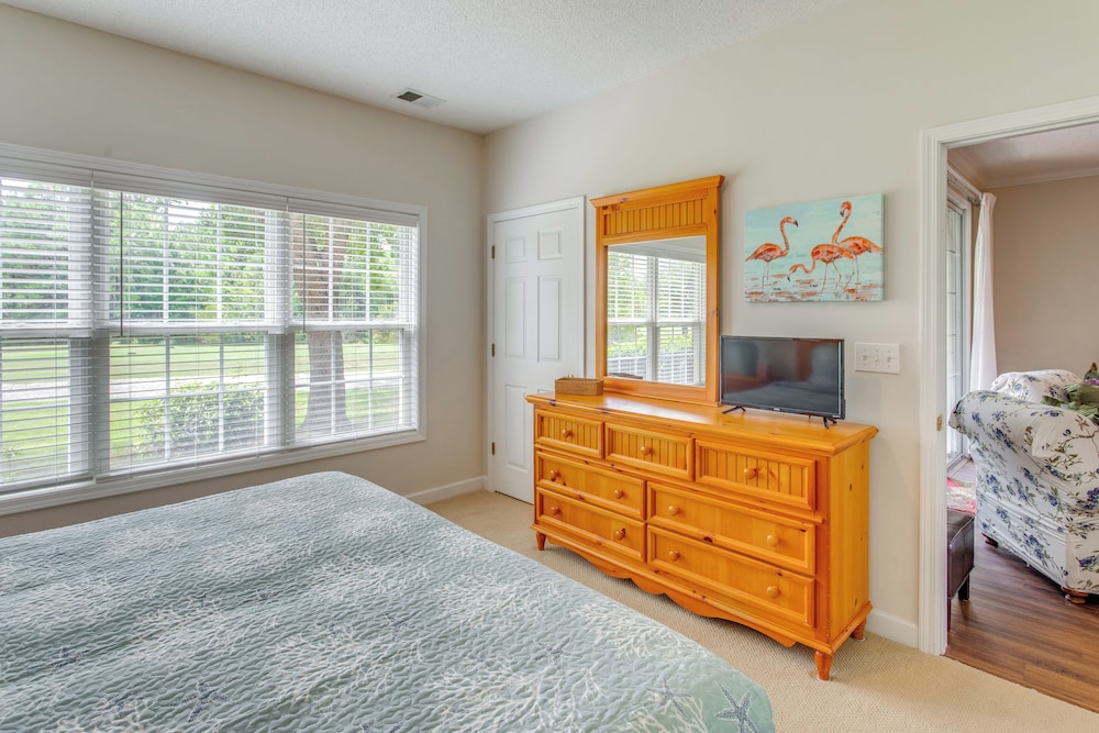 Condo w/ Golf Course View in Barefoot Resort!