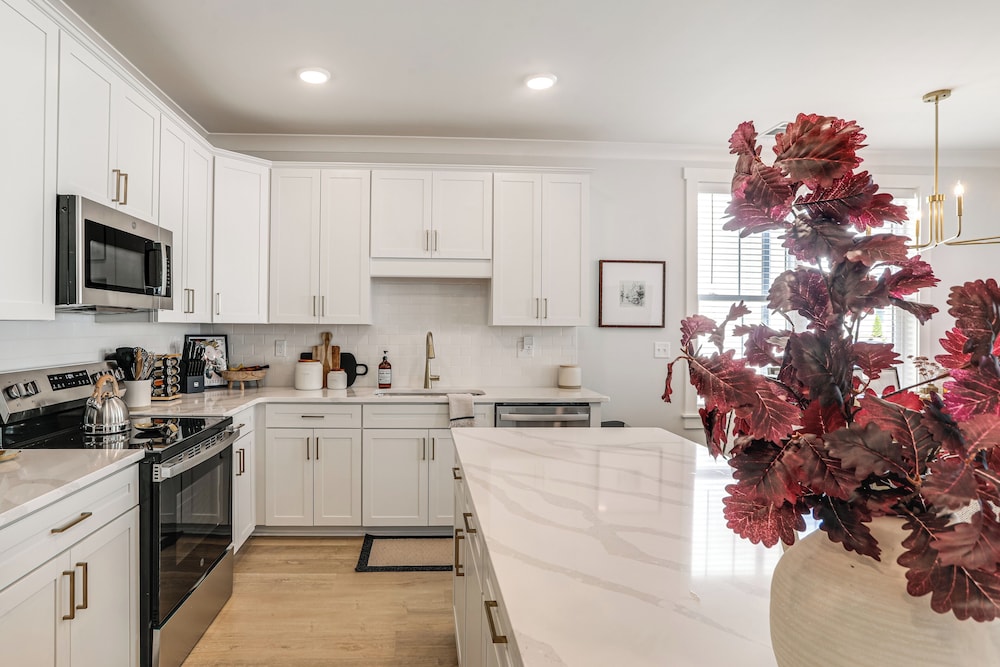 3 Mi to Ole Miss, New Build: Inviting Townhome!