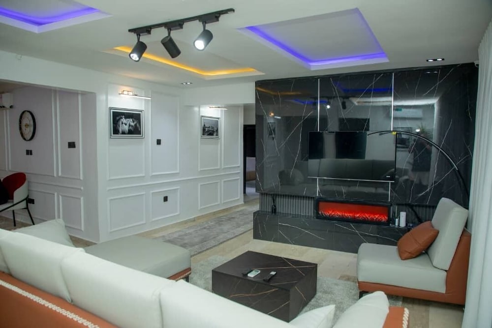 Casa De Los Reyes Luxury Apartments view 3