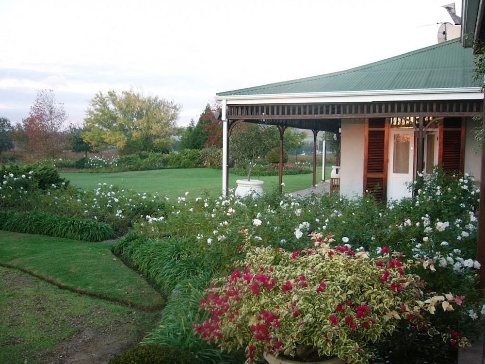 Hotel Hoopenburg Guesthouse - Image 1