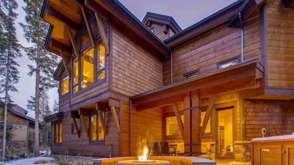 Breck_rocky_mtn_lodge