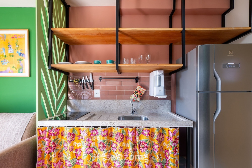 Apartamentos em Prédio c/Academia na Ondina-SSA-HOA