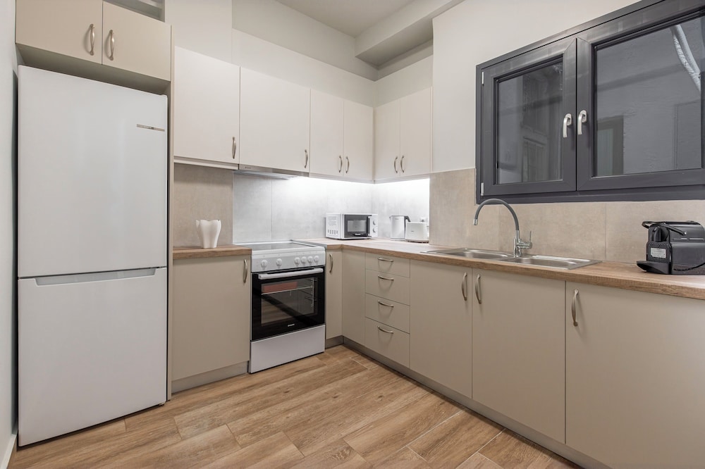 Phaedrus Living Pagkrati Modern Grove