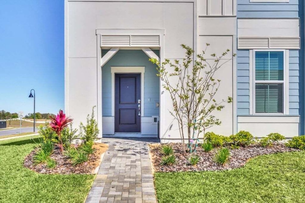 The Cutest Tonwhome & Private Splash Pool! 5 Bedroom Townhouse