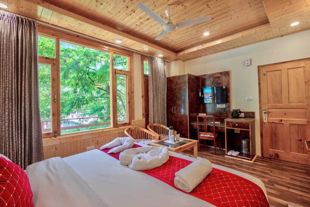 OnlyStay Surya Mall Road Manali