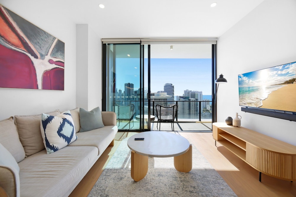 Elegant 2-bed Broadbeach Hotel With Ocean View