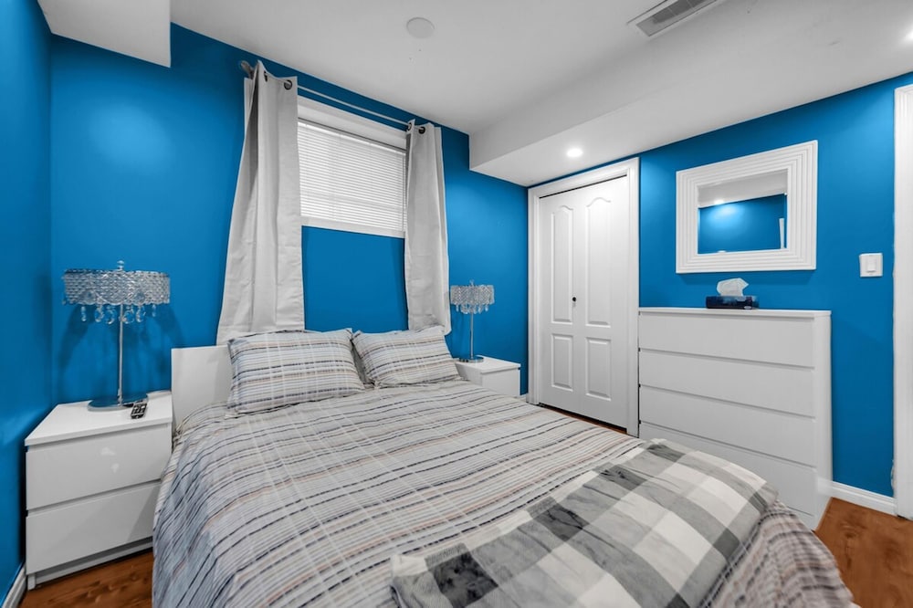 52-3 Bed Suite on Lake Central A C By Airport