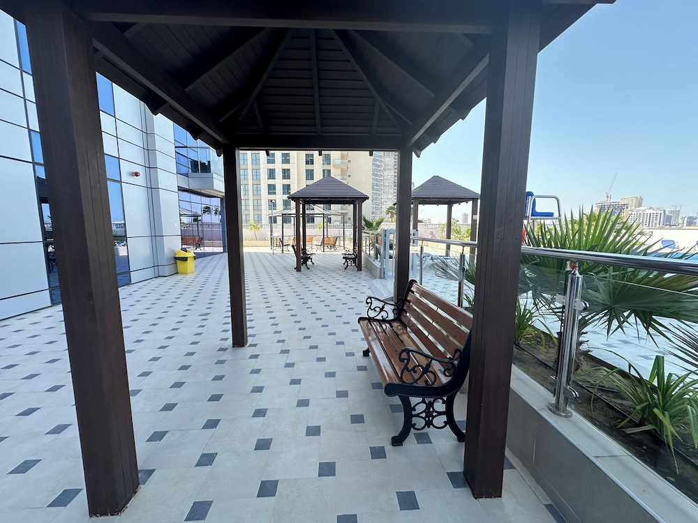 Luxurious and Spacious one Bedroom Apartment in the Heart of Dubai