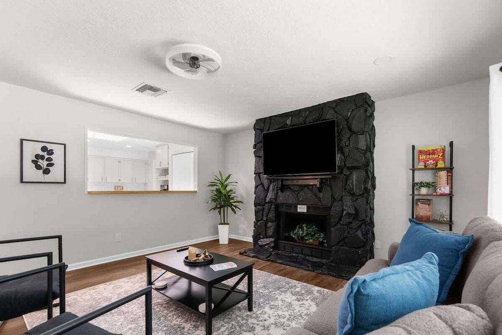 Brooksville Oasis! 3 Bedroom, Heated Pool Home