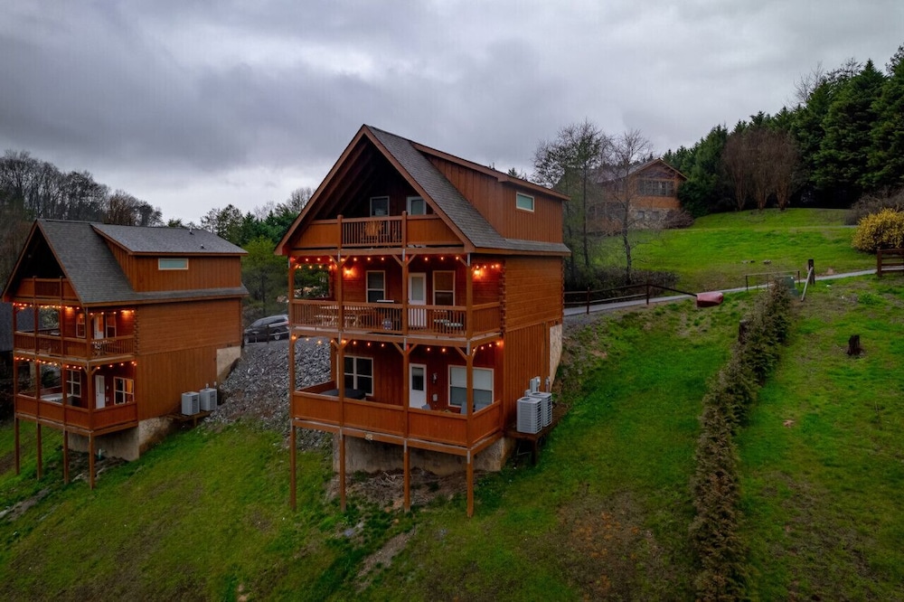 Rustic Mountain Retreat by Ghosal Luxury Lodging - Property Image 8