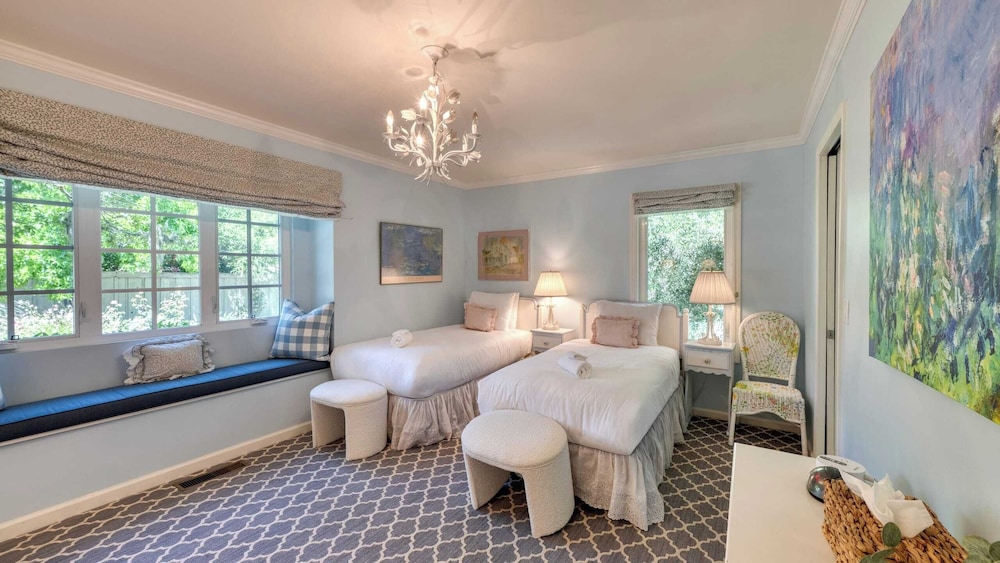 Glen Ellen Escape 5BR Retreat w/ Pool, Hot Tub, Hammocks & Vineyard Views