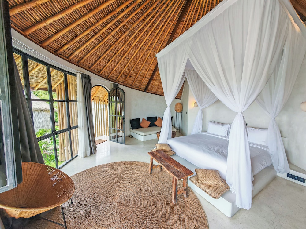 Hillstone Luxury Village