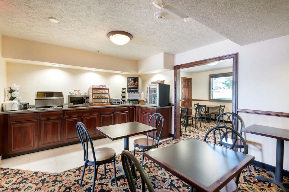 Rodeway Inn & Suites Charles Town