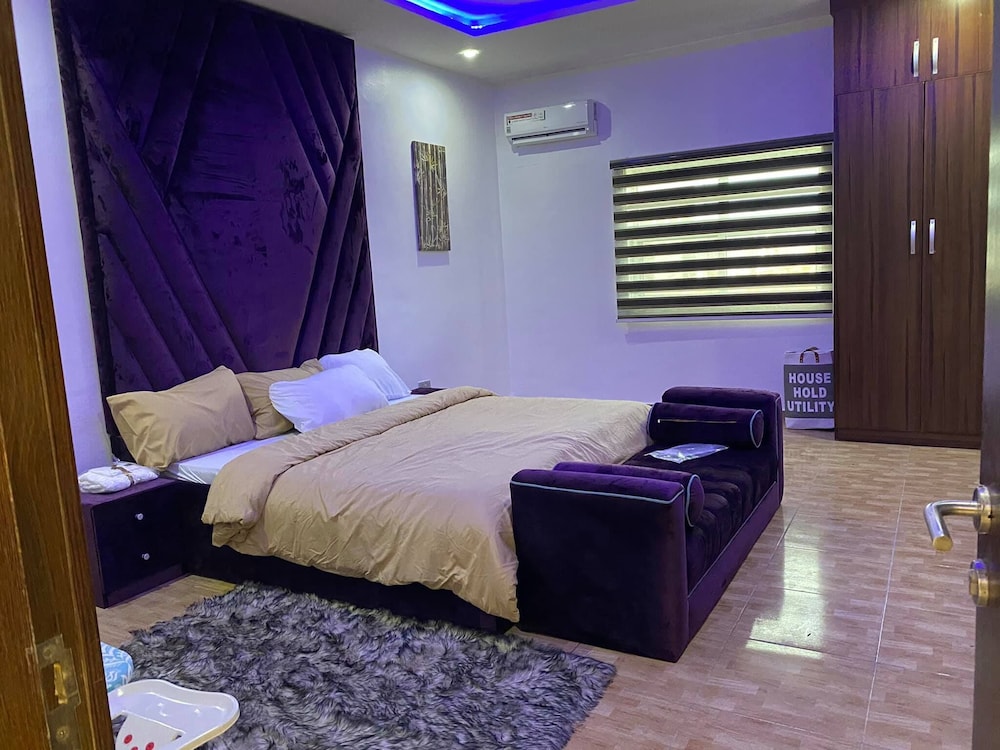 Comforts Court And Apartment