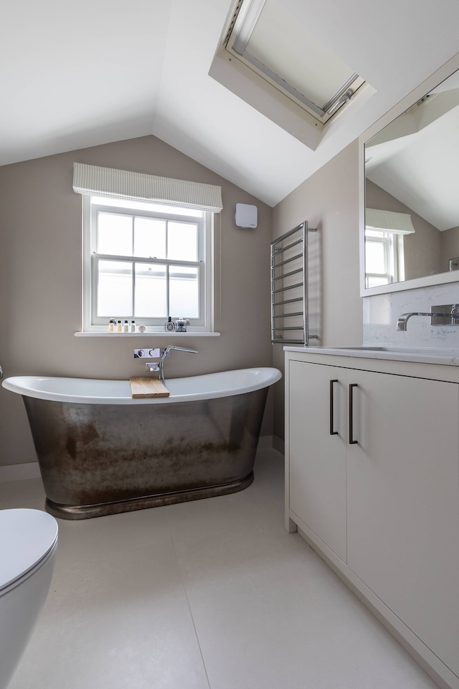 Callcott Street IV by Onefinestay