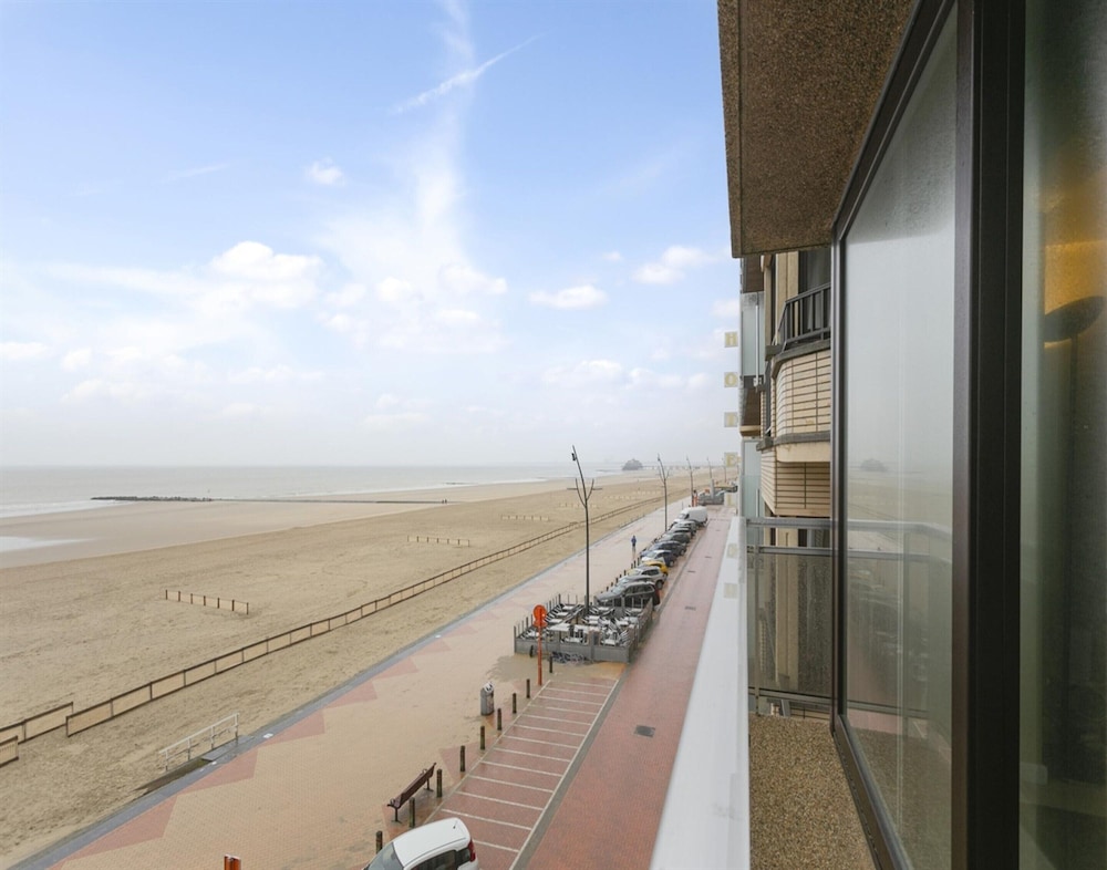 Flat in Blankenberge Near Belgium Pier