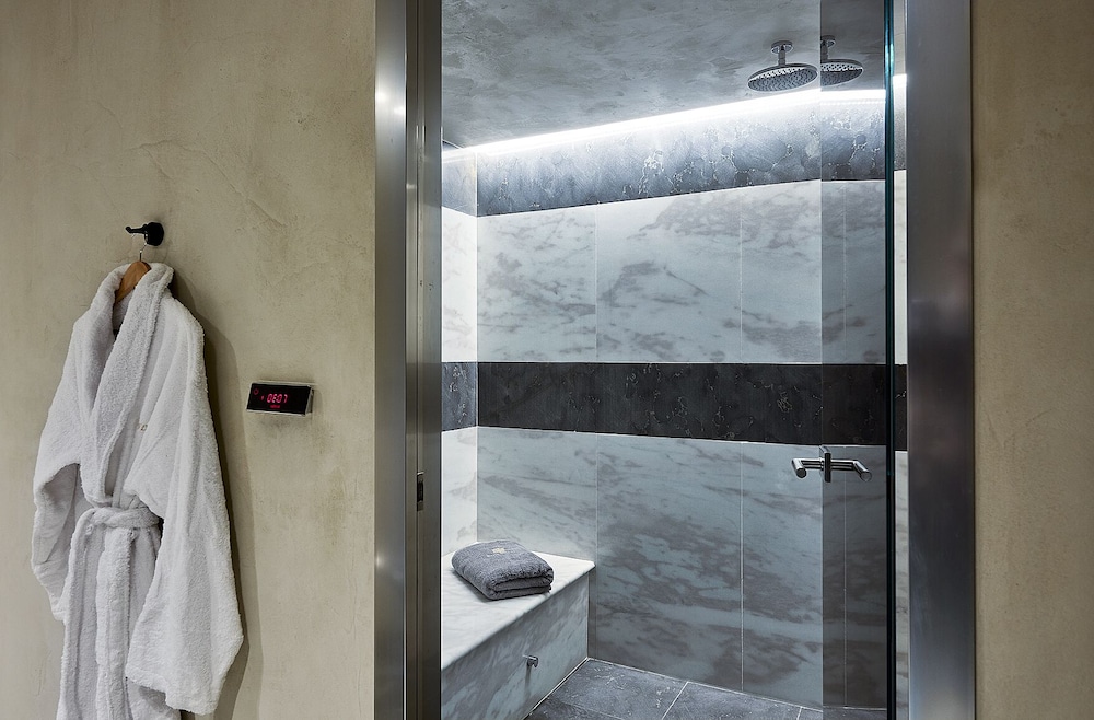 Beachfront Luxurious Villa w Private Heated Pool view 3