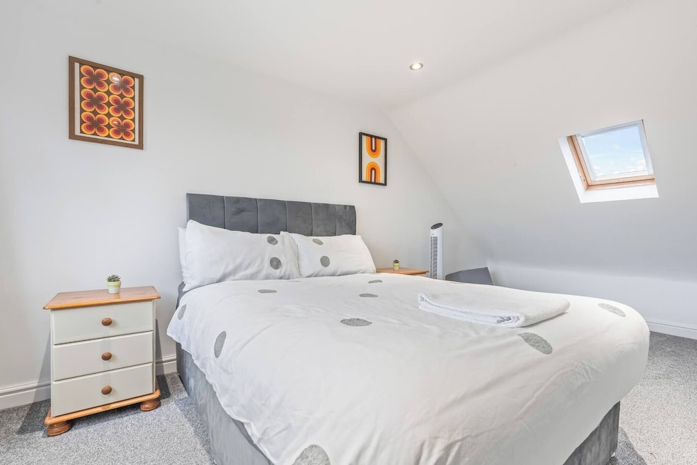 Beautiful 5 Bedroom Home in Coventry 14min to NEC