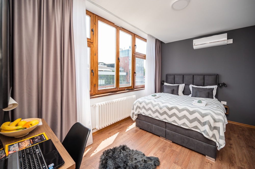 Modern and Bright Studio - Main Street