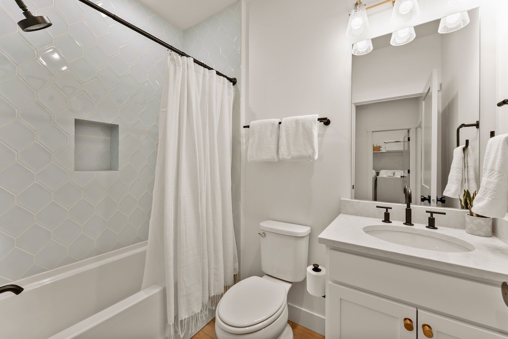 Periwinkle Sky 3 Bedroom Condo