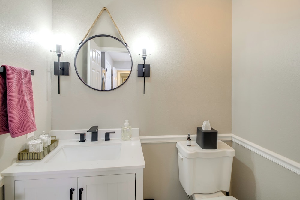 Golf Course View: Elegant Hot Springs Village Home