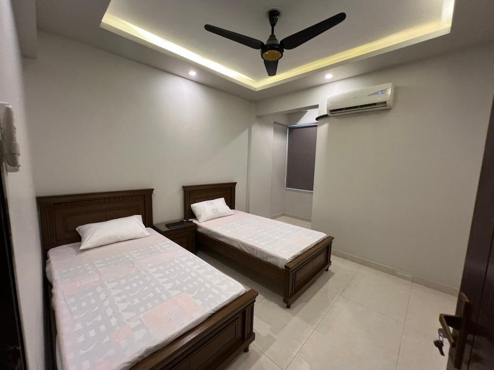Prestige Comfort Apartments Separate Lounge With Newly Bath With Reception