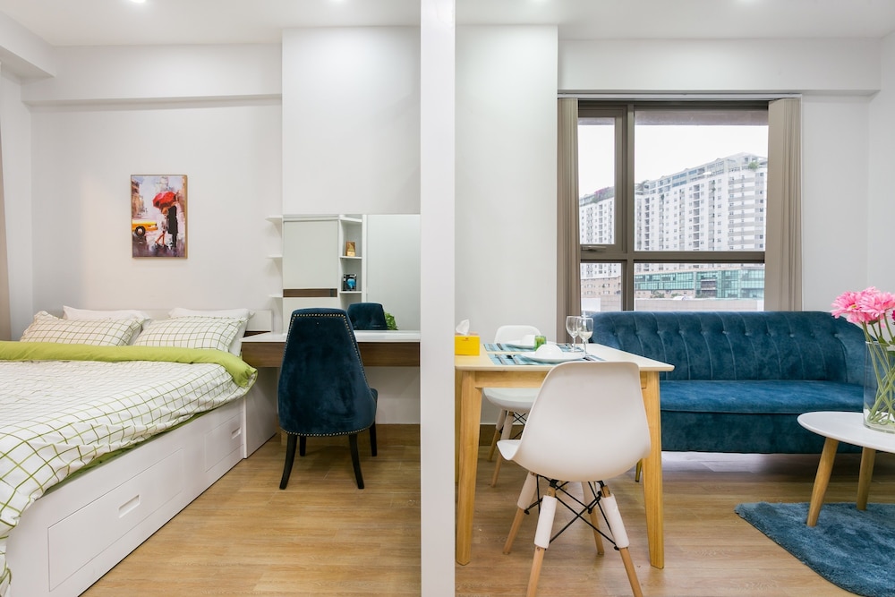 Jennifer House - Millenium Apartment