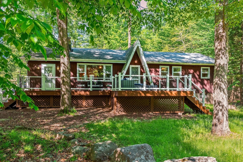 Tomhickon by Avantstay Walk to Lake Firepit Deck