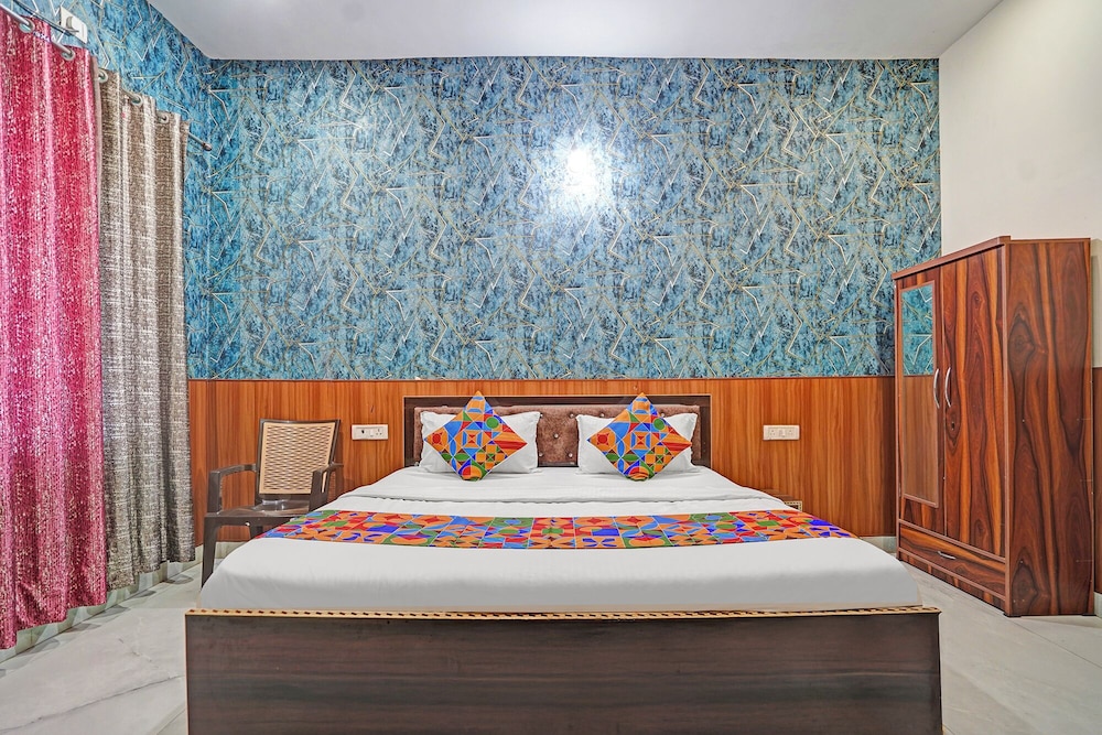 Fabhotel Comfort Inn
