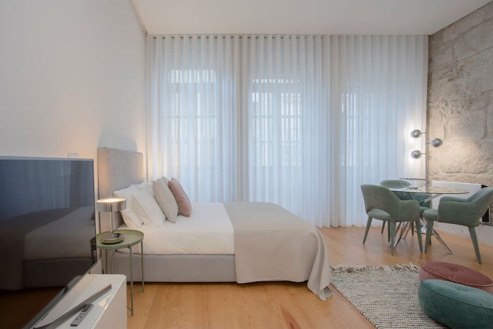 Liiiving in Porto Downtown Luxury Apartment 1R view 2