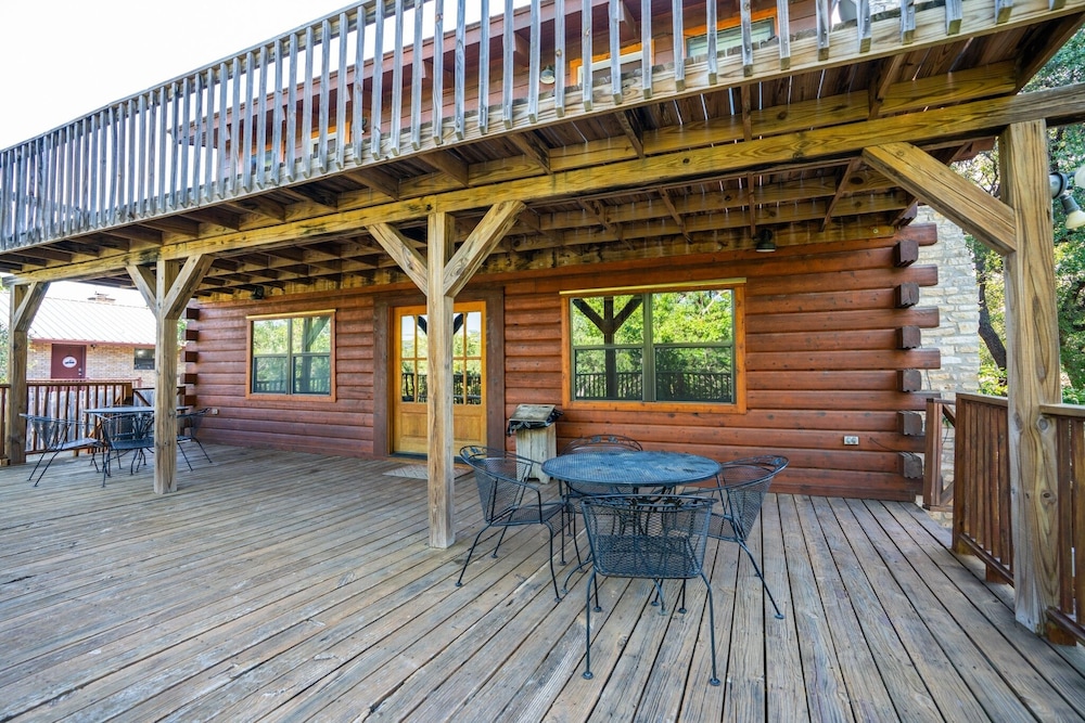 Frio Rivers Edge In The Heart Of Hill Country 3 Bedroom Cabin