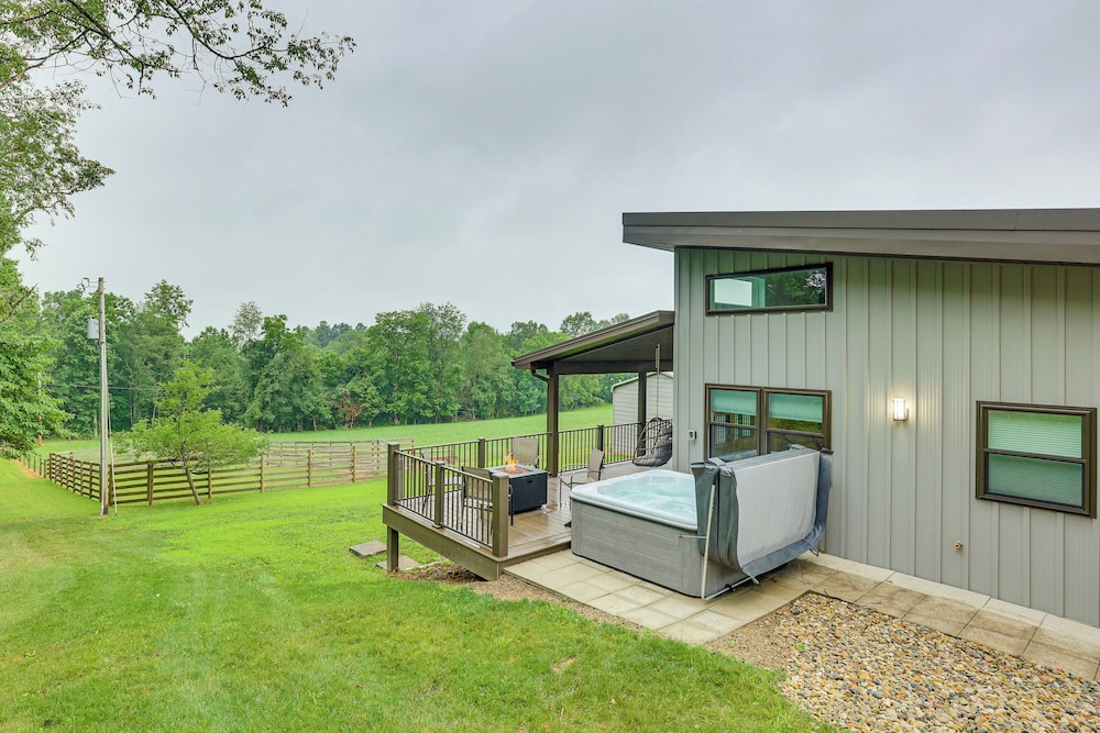 4 Mi to Mohican River: Ohio Amish Country Cottage