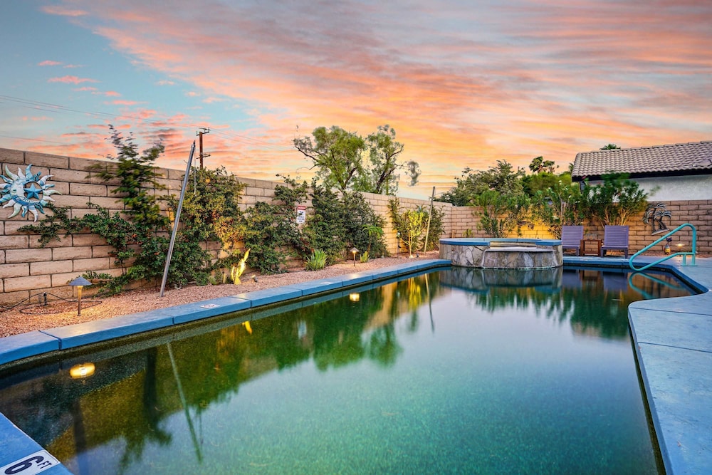 Palm Springs Escape Pool Spa Mountain Vibes