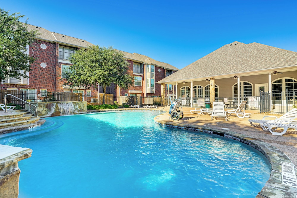 2 Mi to Texas A&m: Unit w/ Pool & Hot Tub Access