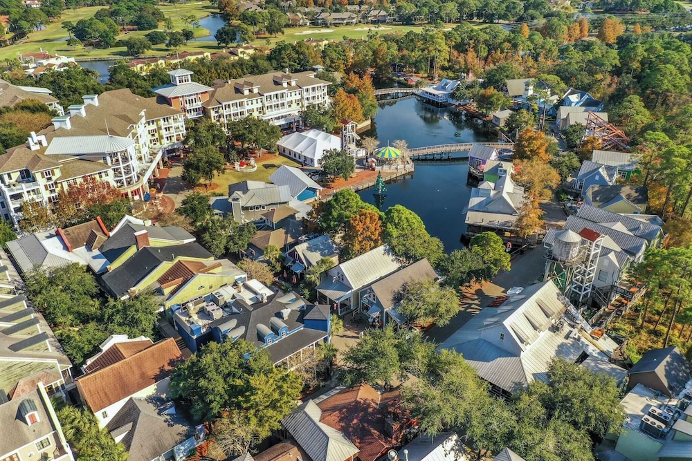Miramar Beach Studio w/ Pool, Tennis & Walk to Beach Luau Eastern Sky