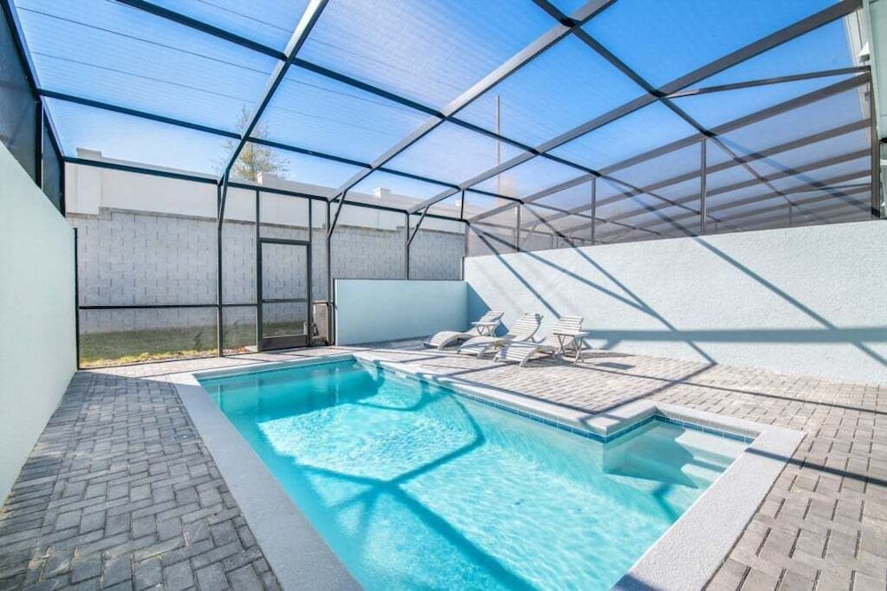 Elegant 5-bedroom Villa w Private Pool Near Disney