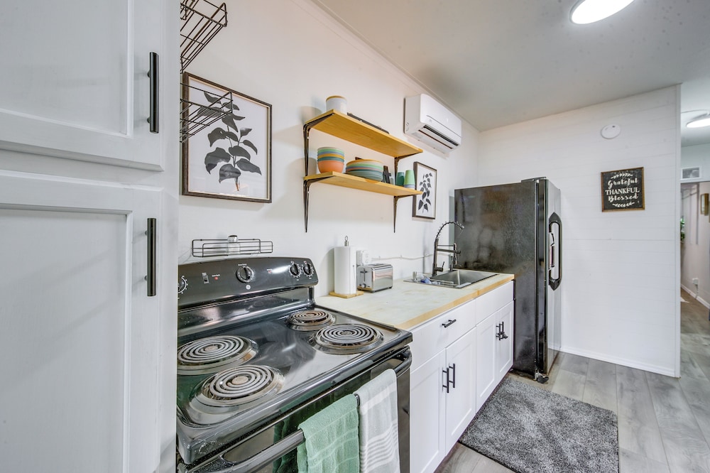 Winnsboro Tiny House w/ Trails, Yard Games & More!