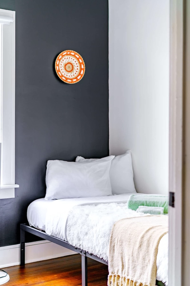 Prime Location Clean Top Rated Free Parking