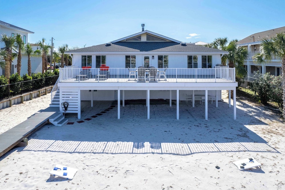 Harbor Seahorse - Outdoor Deck & Boat Dock