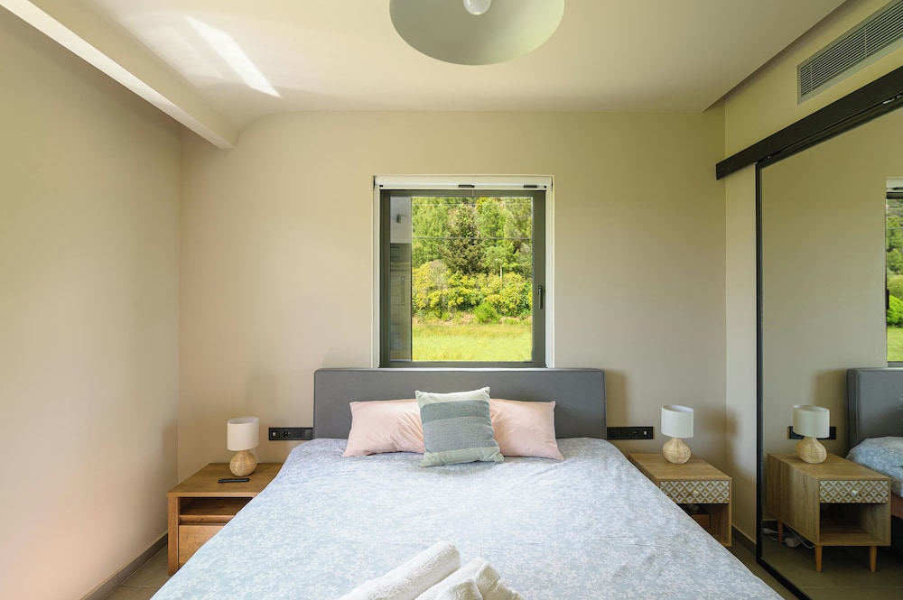 Antinea Olympian Villa photo 2