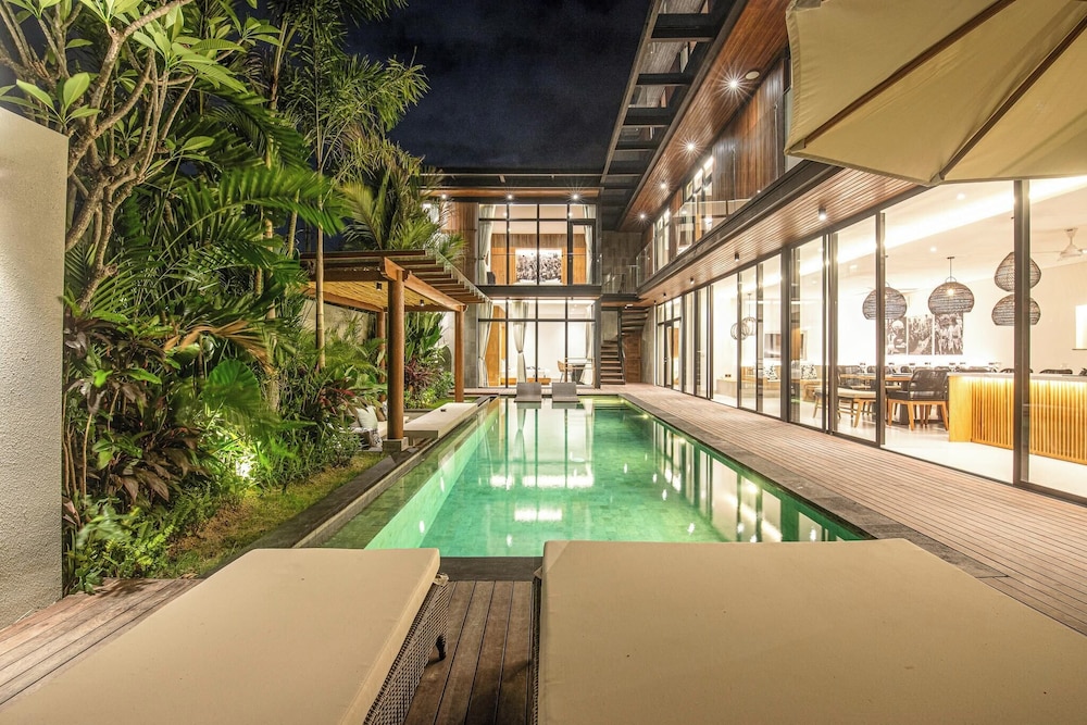 Elegant 6BR Canggu Retreat Just 400m to the Ocean