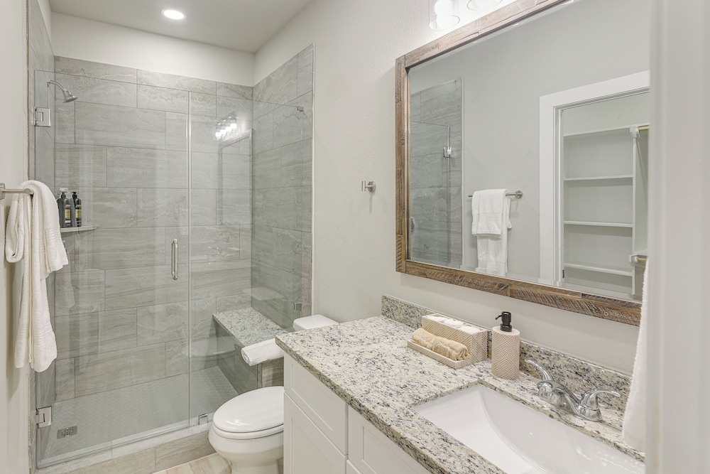 Private Patio & Yard: Houston Retreat Near Golf!