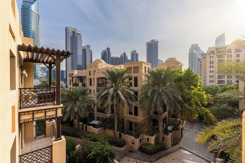 Maison Privee - Stylish & Spacious Apartment in Downtown Dubai