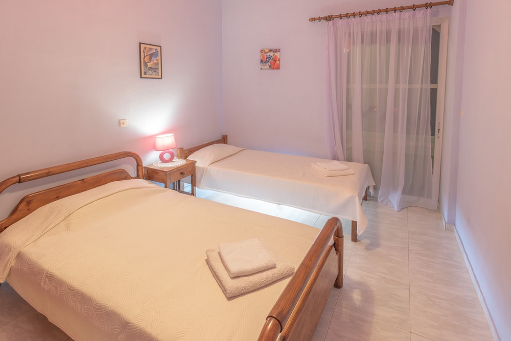 Lykoporia Beach Apartments